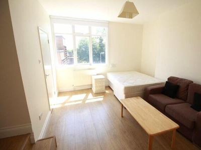 Studio Apartment For Rent In Crouch Hill, London