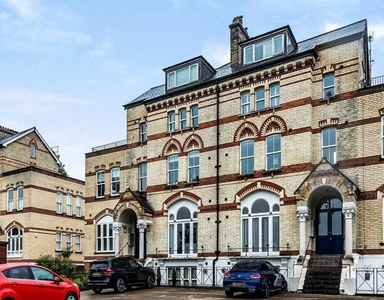 2 Bedroom Apartment For Sale In Henley-on-thames, Oxfordshire