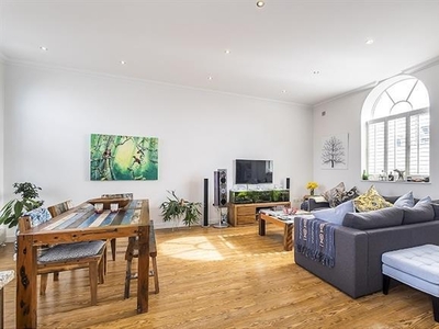 2 bedroom property to let in Crowther Close London SW6