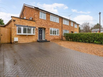 4 bedroom property to let in Ascot