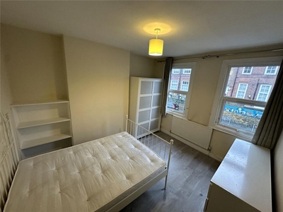 5 bedroom house share for rent in Leahurst Road, London, SE13