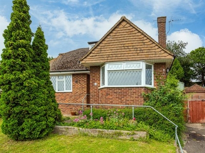 Detached bungalow to rent in Terryfield Road, High Wycombe HP13