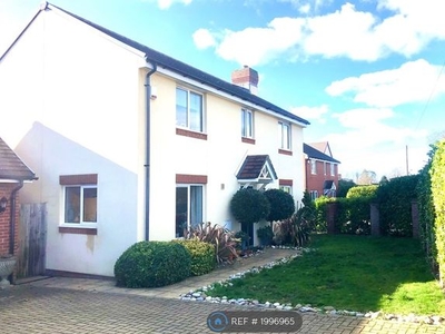 Detached house to rent in Peters Road, Southampton SO31