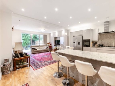 Flat for sale in Chatsworth Road, Willesden Green, London NW2