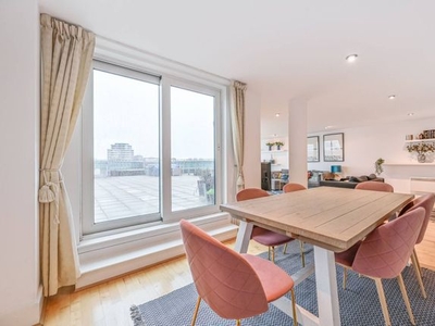 Flat for sale in St George Wharf, Vauxhall, London SW8