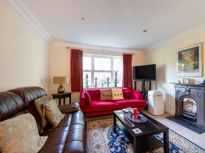Flat in The Downs, Wimbledon, SW20