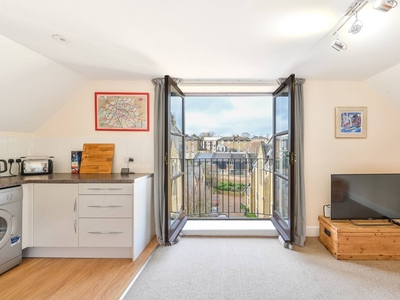 Flat in Wordsworth Place, Kentish Town, NW5