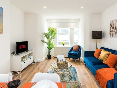 Flat to rent in Broad Green, London CR0