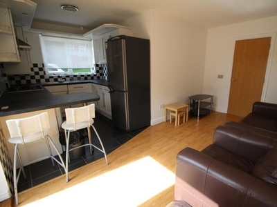 Flat to rent in Llewellyn Road, Leamington Spa CV31