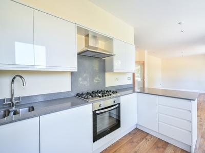 Flat to rent - Queens Mead Road, Bromley, BR2