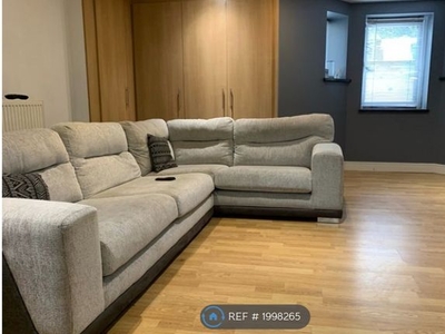 Room to rent in Belmont Street, Huddersfield HD1