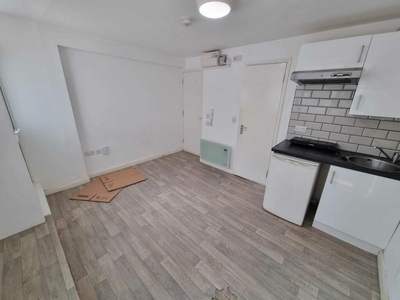 Studio flat for rent in Middle Street, Brighton, BN1