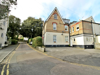 1 bedroom flat for rent in Crescent Gardens , 10 Crescent Road , Bournemouth, Dorset, BH2