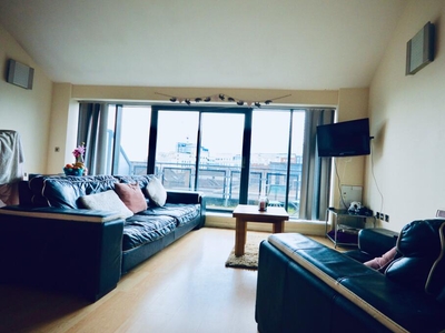 3 bedroom flat for rent in Flat 27, 5 Concert Street - Let Only, L1