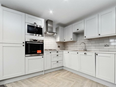 1 bedroom flat for rent in Garratt Lane, London SW18