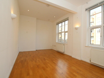 1 bedroom flat for rent in Lighthouse Apartments, Commercial Road, London, E1