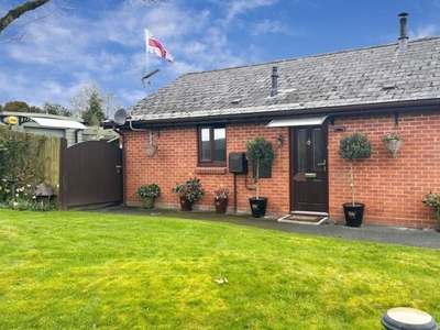 2 Bed Bungalow For Sale in Kington, Herefordshire, HR5 - 5367439