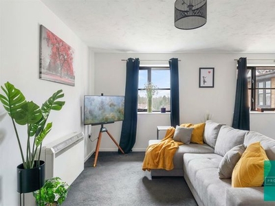 2 bedroom apartment to rent London, N17 8SH