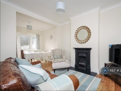 2 bedroom end of terrace house for rent in Bronson Road, London, SW20