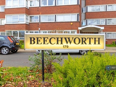 2 bedroom flat for rent in Beechworth, London, NW6