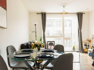 2 bedroom flat for rent in Carney Place, London, SW9