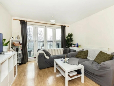 2 bedroom flat for rent in Denham Road, Whetstone, N20