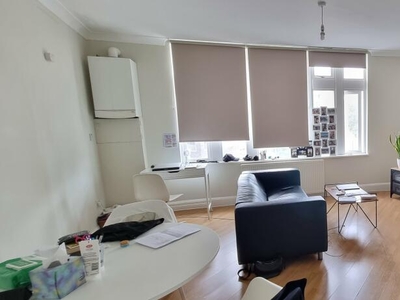 2 bedroom flat for rent in Markhouse Road, Walthamstow, London, E17