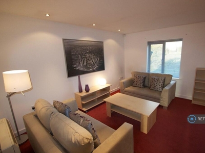 2 bedroom flat for rent in Old Birley Street, Manchester, M15