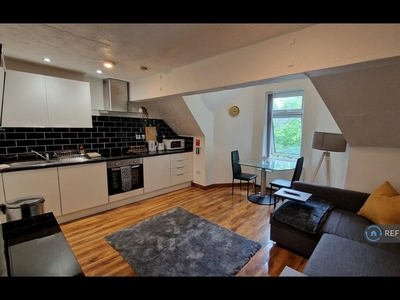 2 bedroom flat for rent in Polygon Road, Manchester, M8