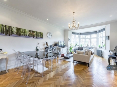 2 bedroom flat for rent in Redington Road, London, NW3