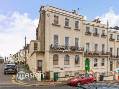 2 bedroom flat for rent in Roundhill Crescent, Brighton, BN2