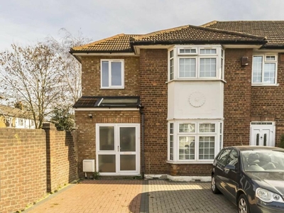 2 bedroom semi-detached house for rent in St. Andrews Road, Acton, W3