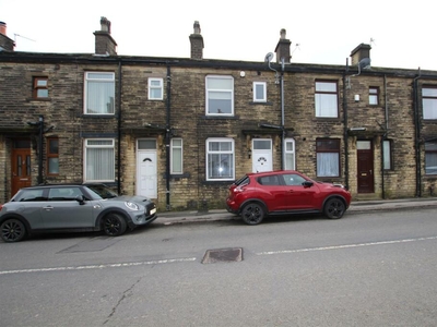 2 bedroom terraced house for rent in Thornton Road, Queensbury, Bradford, BD13