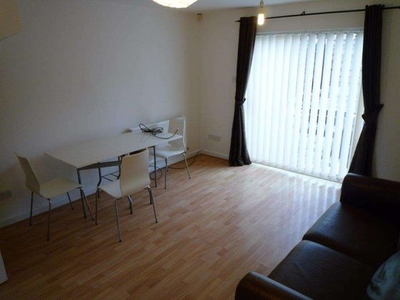 2 bedroom terraced house to rent Manchester, M15 5WB