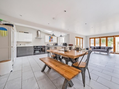 3 Bed House For Sale in Charlbury, Oxfordshire, OX7 - 5290105
