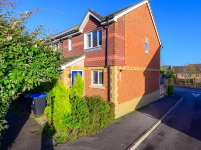 3 Bed House For Sale in Woking, Surrey, GU21 - 4808740