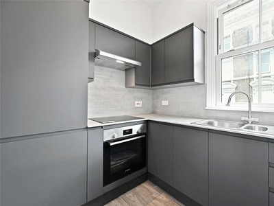 3 bedroom apartment for rent in Uxbridge Road, London, W12