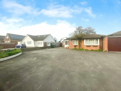 4 bedroom bungalow for rent in Sutton Road, Maidstone, Kent, ME15