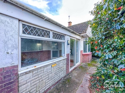 3 bedroom detached bungalow for rent in Castle Lane West, Bournemouth, Dorset, BH8