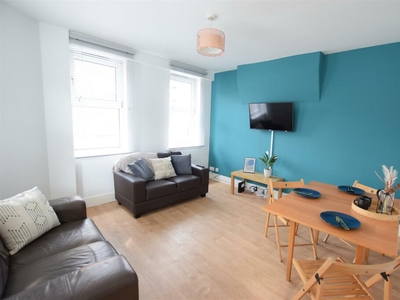 3 bedroom end of terrace house for rent in Cross Street - Student House - 24/25, LN5