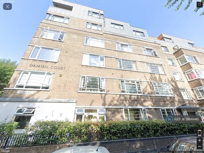 3 bedroom flat for rent in Damian Court, Whitechapel - London, E1