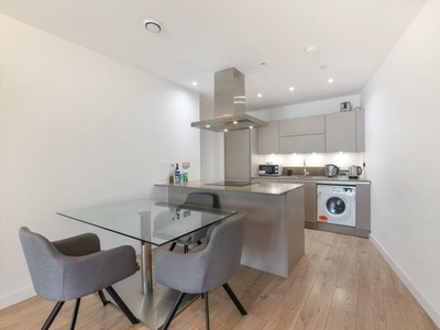 3 bedroom flat for rent in Delancey Apartments, Williamsburg Plaza, London, E14