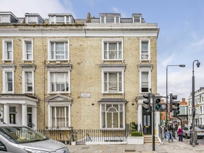 3 bedroom flat for rent in Eardley Crescent, Earls Court, SW5