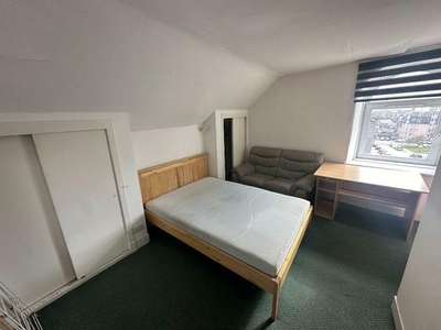 3 bedroom flat to rent Aberdeen, AB25 2TQ