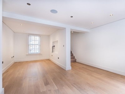3 bedroom house for rent in First Street London SW3