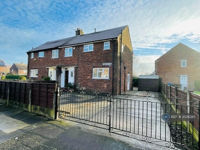3 bedroom semi-detached house for rent in Conway Avenue, Swinton, Manchester, M27