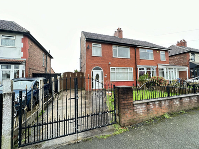3 bedroom semi-detached house for rent in Cringle Road, Manchester, Greater Manchester, M19