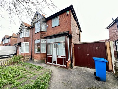 3 bedroom semi-detached house for rent in Old Hall Lane, Manchester, M13