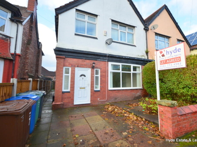 3 bedroom semi-detached house for rent in Tewkesbury Drive, Prestwich, Manchester, M25 0HR, M25