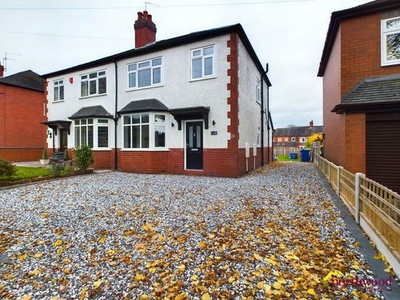 3 bedroom semi-detached house to rent Newcastle-under-lyme, ST5 9DW